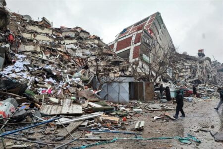 Il bilancio dei terremoti in Turchia è di $84 miliardi e 72 mila vittime