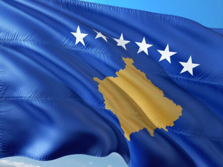 Approvato il raddoppio del salario minimo mensile in Kosovo