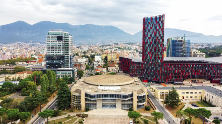 Servizi segreti in Albania, l’ennesimo caso politico per Edi Rama